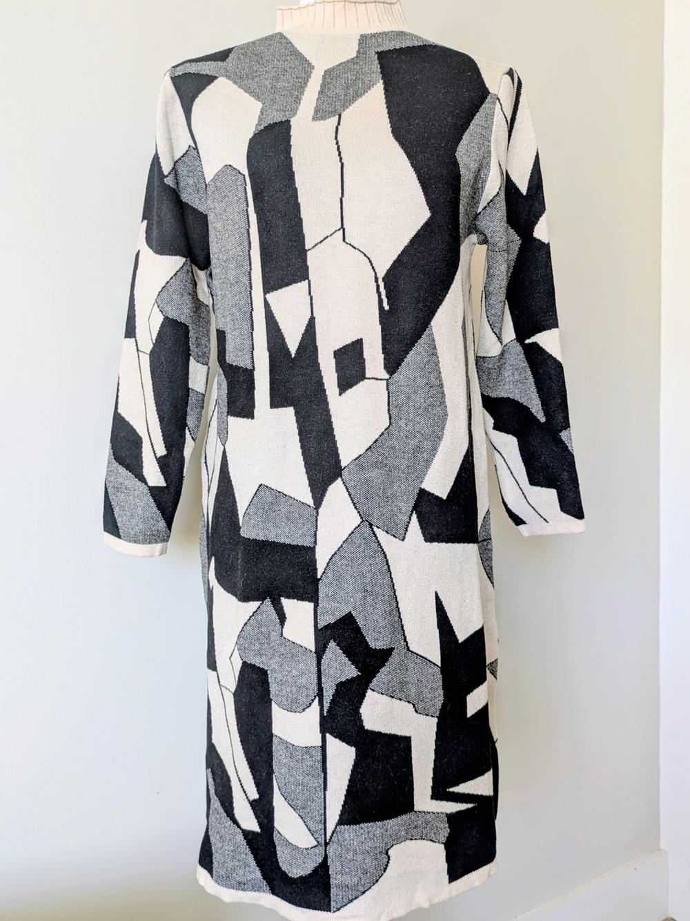 Black, Gray & Cream Geometric Long Sleeve Knit Dress